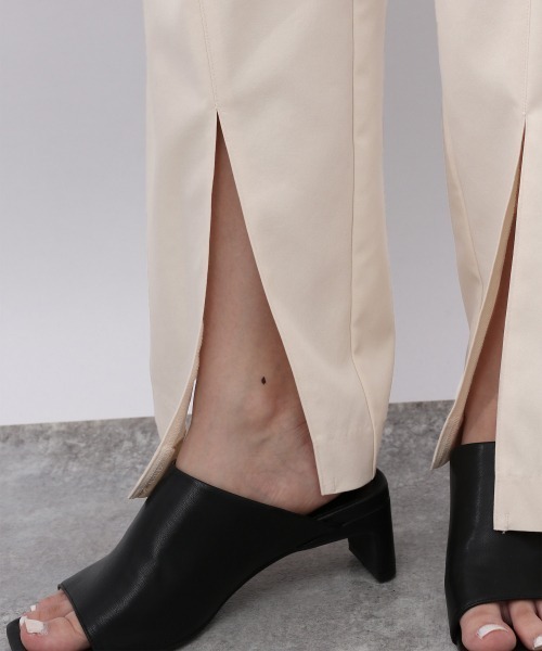 JEANASIS（ジーナシス）の「ハイウエストキリカエポケットパンツ/950029（その他パンツ・レディース・ブラック/アイボリー・SMALL/MEDIUM）」の4枚目の写真