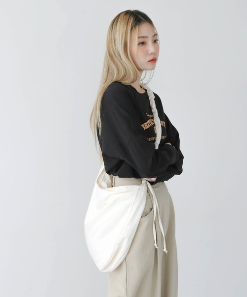 UNE MANSION(ユヌマンション)の「デイリーギャザークロスバック(ショルダーバッグ・レディース・スカイブルー/ブラック/グリーン/アイボリー・ONE SIZE)」の14枚目の写真