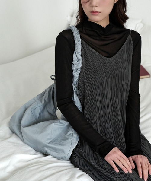 UNE MANSION(ユヌマンション)の「デイリーギャザークロスバック(ショルダーバッグ・レディース・スカイブルー/ブラック/グリーン/アイボリー・ONE SIZE)」の19枚目の写真