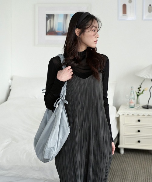 UNE MANSION(ユヌマンション)の「デイリーギャザークロスバック(ショルダーバッグ・レディース・スカイブルー/ブラック/グリーン/アイボリー・ONE SIZE)」の20枚目の写真