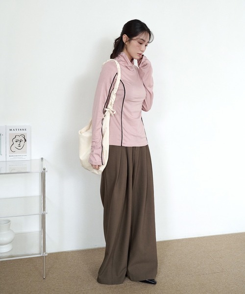 UNE MANSION(ユヌマンション)の「デイリーギャザークロスバック(ショルダーバッグ・レディース・スカイブルー/ブラック/グリーン/アイボリー・ONE SIZE)」の8枚目の写真