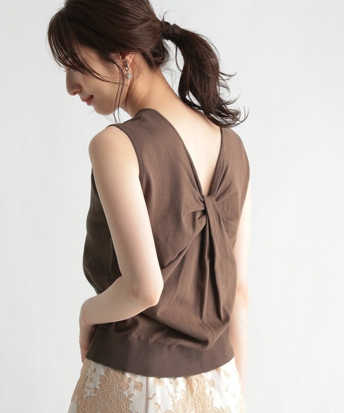 Andemiu(アンデミュウ)の「バックツイストデザインニット958495(ニット/セーター・レディース・ブラック/ピンク/ブラウン・FREE)」の3枚目の写真