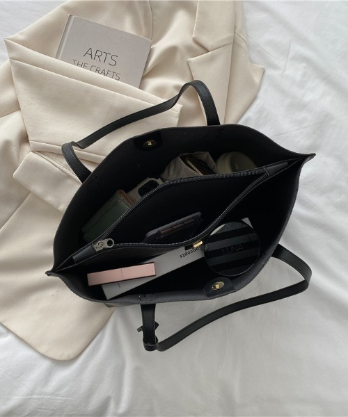 SETUP7（セットアップセブン）の「A4ファイルも入る！【SETUP7】シンプルドレスPUレザートート（トートバッグ・レディース・ホワイト/ブラック/ブラウン/カーキ/グレー/シルバー・FREE）」の16枚目の写真