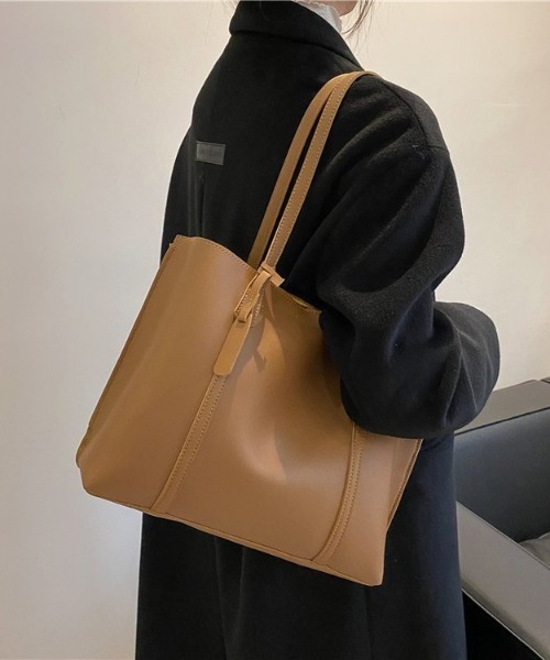 SETUP7（セットアップセブン）の「A4ファイルも入る！【SETUP7】シンプルドレスPUレザートート（トートバッグ・レディース・ホワイト/ブラック/ブラウン/カーキ/グレー/シルバー・FREE）」の12枚目の写真