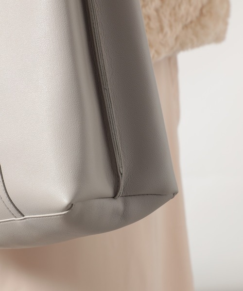 SETUP7（セットアップセブン）の「A4ファイルも入る！【SETUP7】シンプルドレスPUレザートート（トートバッグ・レディース・ホワイト/ブラック/ブラウン/カーキ/グレー/シルバー・FREE）」の7枚目の写真