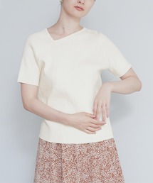 アシンメトリーネックラインニット