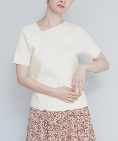 miette(ミエット)の「アシンメトリーネックラインニット(ニット/セーター・レディース・アイボリー/マスタード/テラコッタ・FREE)」の2枚目の写真
