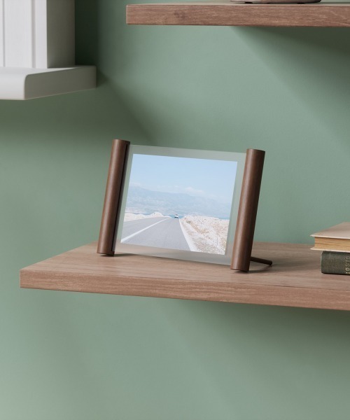 Umbra（アンブラ）の「umbra/スクロール フォトフレーム 14×18（フォトフレーム・レディース・ブラック/ブラウン/ライトブラウン・ONE SIZE）」の2枚目の写真