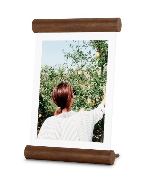 Umbra（アンブラ）の「umbra/スクロール フォトフレーム 14×18（フォトフレーム・レディース・ブラック/ブラウン/ライトブラウン・ONE SIZE）」の19枚目の写真