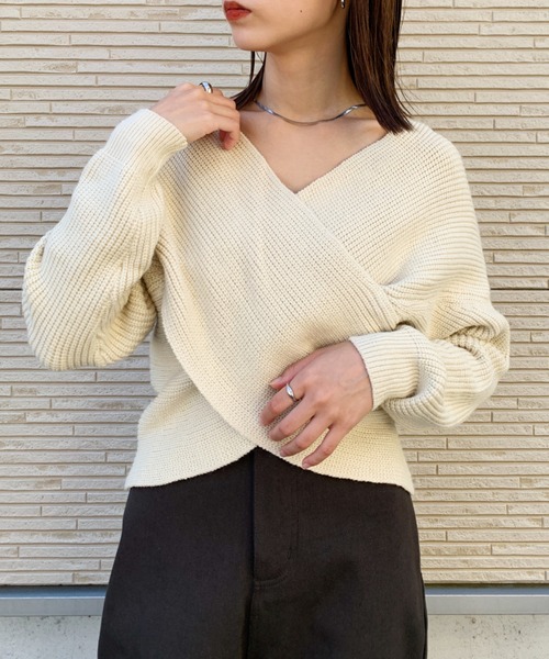 CLEA(クレア)の「クロスデザインニット〇(ニット/セーター・レディース・グレー/アイボリー/モカ・FREE)」の2枚目の写真