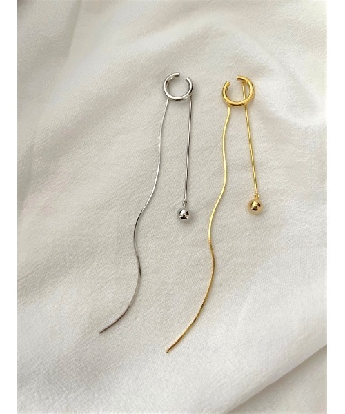 mou（モウ）の「2セットロングボールイヤーカフ(片耳用)（イヤーカフ・レディース・シルバー/ゴールド・FREE）」の2枚目の写真