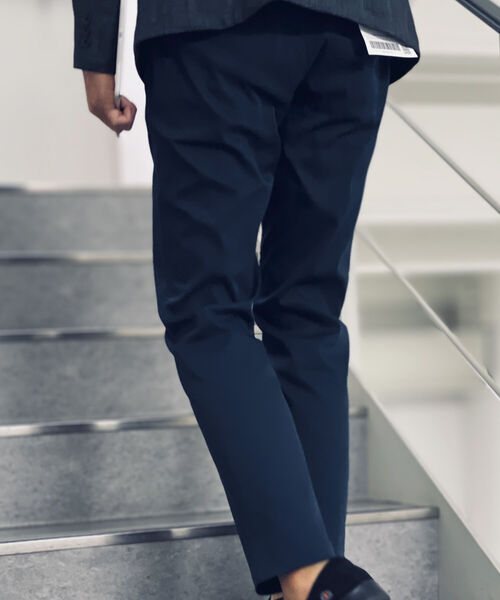 NOLLEY'S goodman（ノーリーズグッドマン）の「イージートラウザースラックス パンツ(※上品なカジュアルからビジネススタイルまで対応可能な万能トラウザーパンツ)（スラックス・メンズ・ベージュ/ネイビー/ブラウン系1/オリーブ・S/L/M/LL）」の4枚目の写真