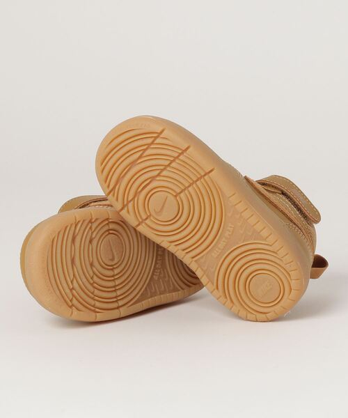 NIKE（ナイキ）の「NIKE ナイキ 12-16COURT BOROUGH MID 2 (TDV) コート　バーロウ　MID　2　TDV　KCD7784 *701WHEAT/WHEAT（スニーカー・キッズ・ブラウン系その他・12/13/14/15 /16）」の3枚目の写真