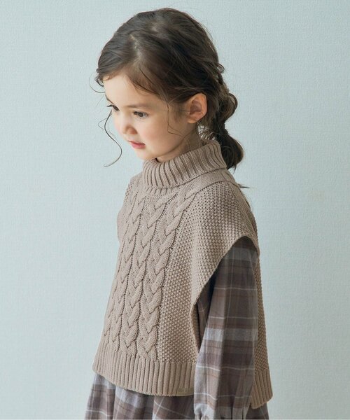 apres les cours(アプレレクール)の「ニットケープ_ウォッシャブル(ベスト・キッズ・ブラウン/ベージュ・120/100)」の2枚目の写真