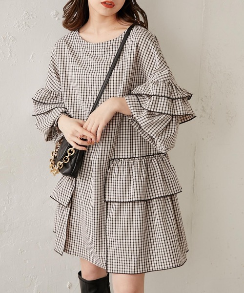 Chico（チコ）の「【新色追加】アシメフリルボリューム袖チュニック（シャツ/ブラウス・レディース・ベージュ/ブラック系その他2/ブラック/アイボリー・FREE）」の4枚目の写真