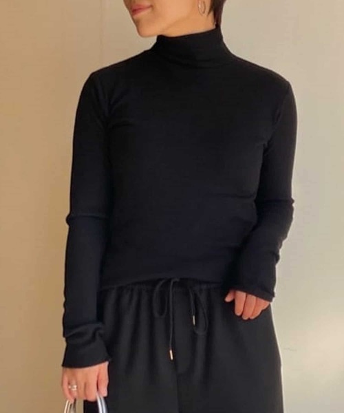 BEARDSLEY（ビアズリー）の「非常に細い糸を使用しウールのチクチク感を抑えたウールテレコハイネック（ニット/セーター・レディース・ホワイト/ブラック/オレンジ・FREE）」の2枚目の写真