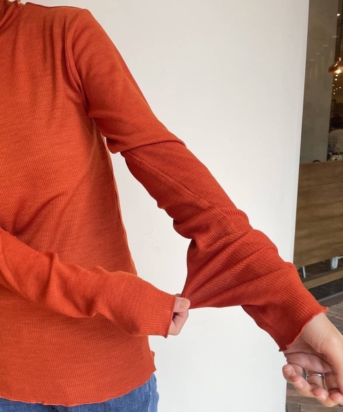 BEARDSLEY（ビアズリー）の「非常に細い糸を使用しウールのチクチク感を抑えたウールテレコハイネック（ニット/セーター・レディース・ホワイト/ブラック/オレンジ・FREE）」の11枚目の写真