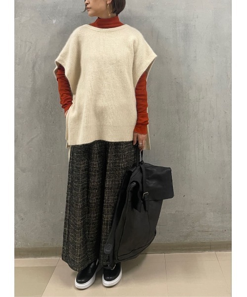 BEARDSLEY（ビアズリー）の「非常に細い糸を使用しウールのチクチク感を抑えたウールテレコハイネック（ニット/セーター・レディース・ホワイト/ブラック/オレンジ・FREE）」の17枚目の写真