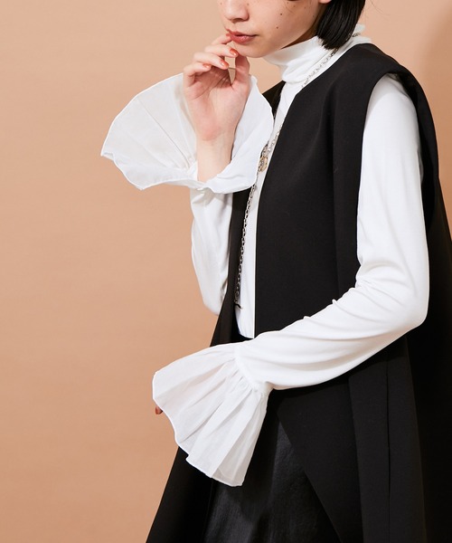 ADAM ET ROPE'（アダムエロペ）の「袖口シフォンフリルタートルプルオーバー（Tシャツ/カットソー・レディース・ブラック/ホワイト・FREE）」の17枚目の写真