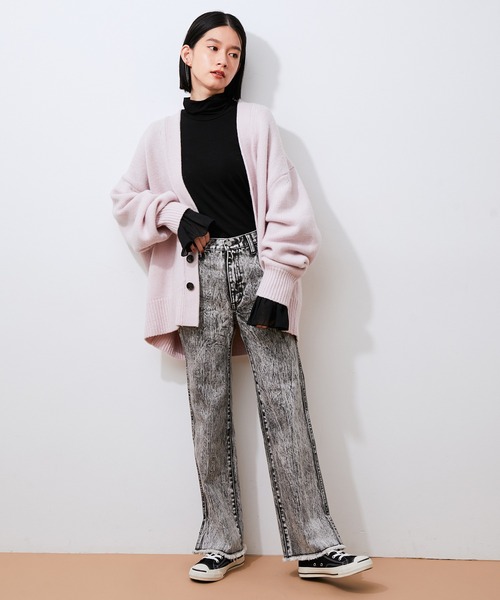 ADAM ET ROPE'（アダムエロペ）の「袖口シフォンフリルタートルプルオーバー（Tシャツ/カットソー・レディース・ブラック/ホワイト・FREE）」の11枚目の写真