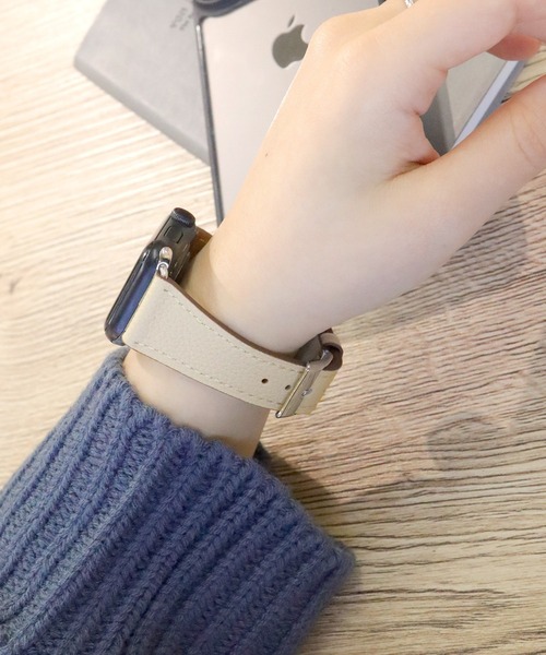 Urban Coral(アーバンコーラル)の「Apple Watch Band / アップルウォッチ バンド スリムイタリアンレザー / Urban Coral(デジタル腕時計・レディース・ブルー系その他/ローズ系/グレー系その他/グレー系その他2/アイボリー/ピンク系その他/ベビーピンク/サンドベージュ/ブラウン系その他/ラベンダー/オレンジ/ブラック系その他・44mm/40mm)」の2枚目の写真
