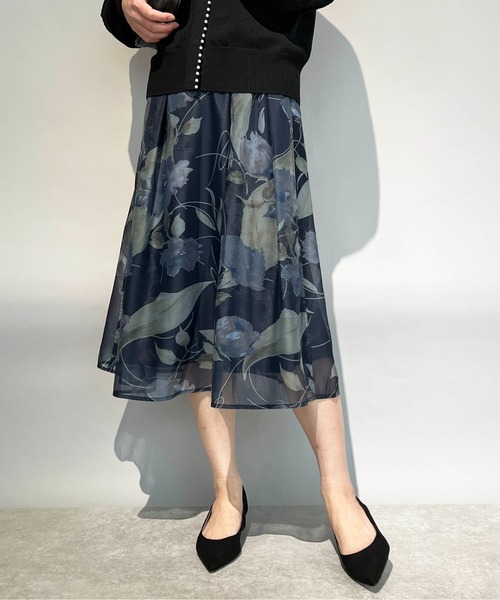 PICCIN（ピッチン）の「オーガンジーフラワーフレアスカート（スカート・レディース・ベージュ/ネイビー/サックスブルー・M/L）」の2枚目の写真
