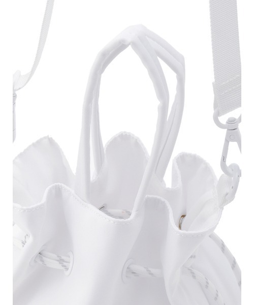 emmi（エミ）の「【emmi atelier】巾着ショルダーバッグ（ショルダーバッグ・レディース・ホワイト/ライトブルー/ブラック・FREE）」の11枚目の写真