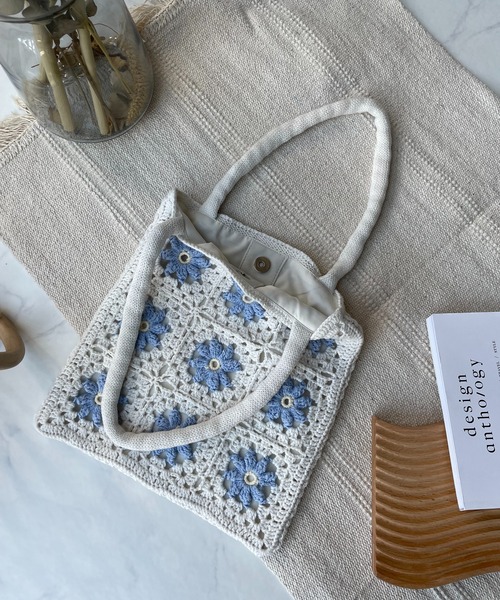 AS KNOW AS plus(アズノゥアズプラス)の「お花クロシェバッグ(トートバッグ・レディース・アイボリー/ブラック/ライム/サックスブルー・FREE)」の6枚目の写真