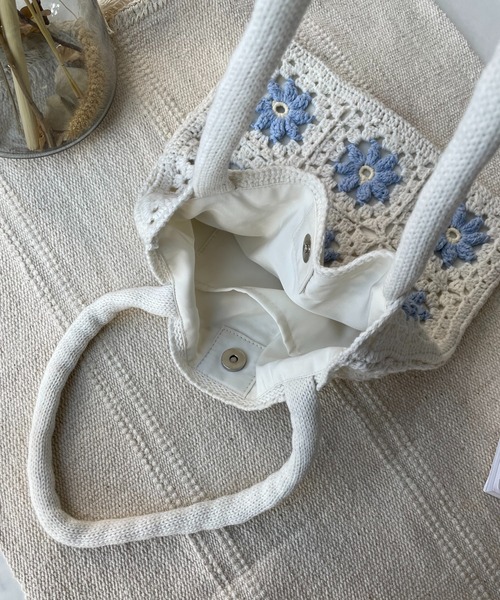 AS KNOW AS plus(アズノゥアズプラス)の「お花クロシェバッグ(トートバッグ・レディース・アイボリー/ブラック/ライム/サックスブルー・FREE)」の11枚目の写真