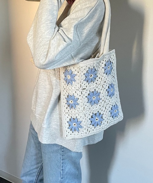 AS KNOW AS plus(アズノゥアズプラス)の「お花クロシェバッグ(トートバッグ・レディース・アイボリー/ブラック/ライム/サックスブルー・FREE)」の8枚目の写真