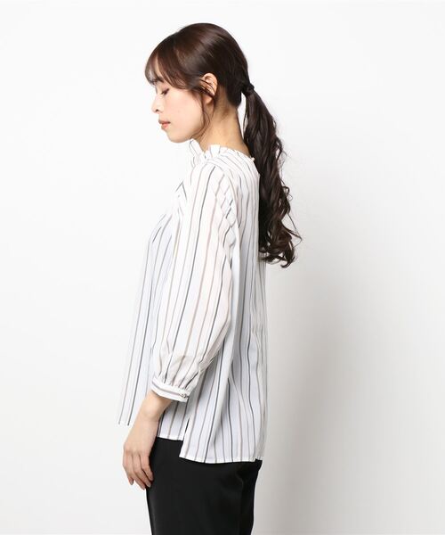 BELLUNA PLUS（ベルーナ）の「シャーリングデザインプリントブラウス（シャツ/ブラウス・レディース・セージグリーン/ホワイト系その他/ストライプ/ネイビー系・MEDIUM/LARGE/X-LARGE）」の15枚目の写真
