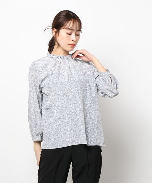 BELLUNA PLUS（ベルーナ）の「シャーリングデザインプリントブラウス（シャツ/ブラウス・レディース・セージグリーン/ホワイト系その他/ストライプ/ネイビー系・MEDIUM/LARGE/X-LARGE）」の11枚目の写真
