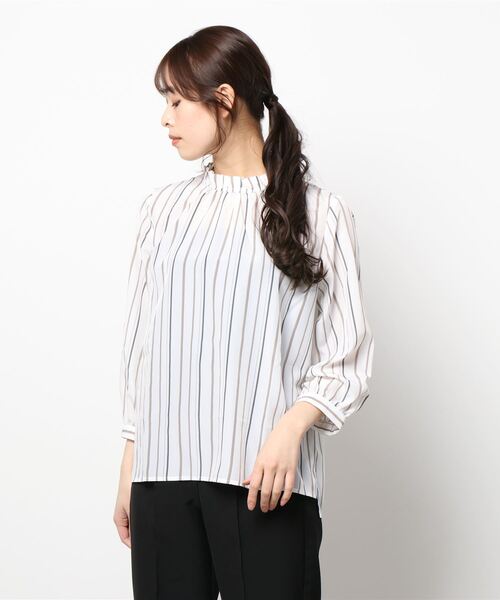 BELLUNA PLUS（ベルーナ）の「シャーリングデザインプリントブラウス（シャツ/ブラウス・レディース・セージグリーン/ホワイト系その他/ストライプ/ネイビー系・MEDIUM/LARGE/X-LARGE）」の14枚目の写真