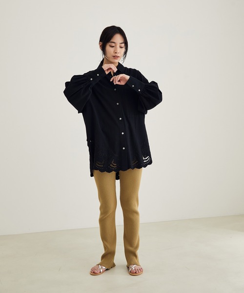 SALON adam et rope'（サロン アダム エ ロペ）の「裾スカラップシャツ（シャツ/ブラウス・レディース・ホワイト/ブラック・FREE）」の18枚目の写真