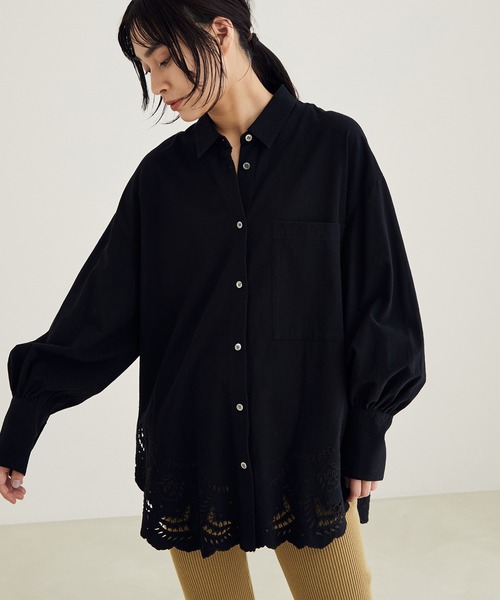 SALON adam et rope'（サロン アダム エ ロペ）の「裾スカラップシャツ（シャツ/ブラウス・レディース・ホワイト/ブラック・FREE）」の8枚目の写真