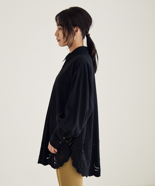 SALON adam et rope'（サロン アダム エ ロペ）の「裾スカラップシャツ（シャツ/ブラウス・レディース・ホワイト/ブラック・FREE）」の15枚目の写真