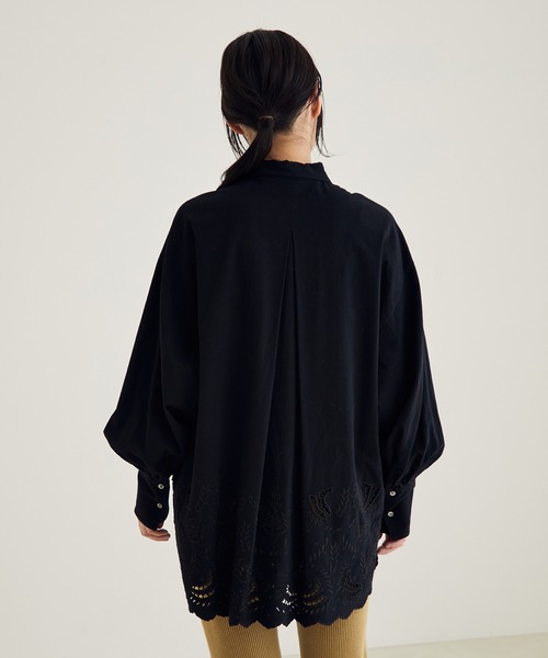 SALON adam et rope'（サロン アダム エ ロペ）の「裾スカラップシャツ（シャツ/ブラウス・レディース・ホワイト/ブラック・FREE）」の17枚目の写真