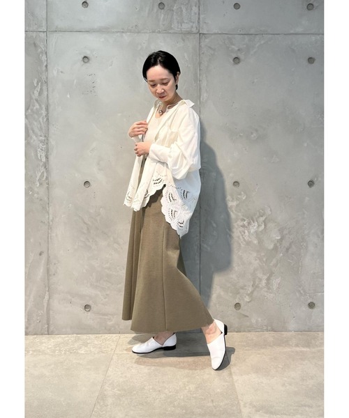 SALON adam et rope'（サロン アダム エ ロペ）の「裾スカラップシャツ（シャツ/ブラウス・レディース・ホワイト/ブラック・FREE）」の7枚目の写真