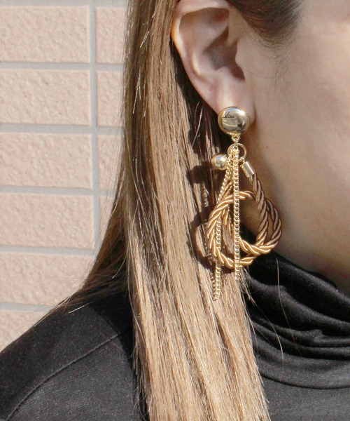 amplis（アンプリス）の「コードアシンメトリーピアス/plude（ピアス（両耳用）・レディース・ブラック/ネイビー/ブラウン/グレー・FREE）」の12枚目の写真