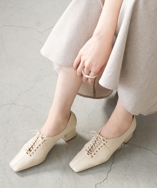 RANDA（ランダ）の「ソフト レースアップヒールシューズ（ドレスシューズ・レディース・アイボリー/グレイッシュベージュ/ベージュ・S/M/L/LL）」の2枚目の写真