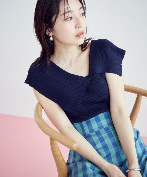 VIS(ビス)の「アシンメトリービッグカラーノースリーブニット【sustainable】(Tシャツ/カットソー・レディース・ネイビー/オレンジ系その他2/ホワイト/ダークブラウン・FREE)」の4枚目の写真