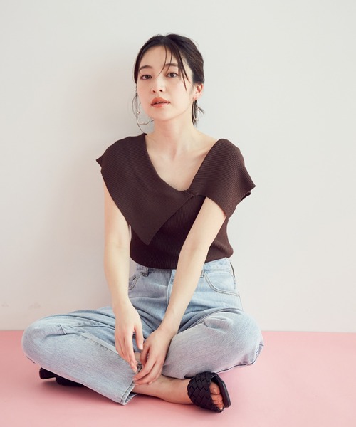 VIS(ビス)の「アシンメトリービッグカラーノースリーブニット【sustainable】(Tシャツ/カットソー・レディース・ネイビー/オレンジ系その他2/ホワイト/ダークブラウン・FREE)」の20枚目の写真