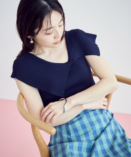 VIS(ビス)の「アシンメトリービッグカラーノースリーブニット【sustainable】(Tシャツ/カットソー・レディース・ネイビー/オレンジ系その他2/ホワイト/ダークブラウン・FREE)」の9枚目の写真