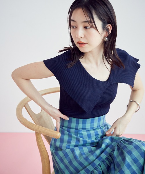 VIS(ビス)の「アシンメトリービッグカラーノースリーブニット【sustainable】(Tシャツ/カットソー・レディース・ネイビー/オレンジ系その他2/ホワイト/ダークブラウン・FREE)」の6枚目の写真