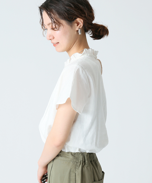 B.C STOCK（ベーセーストック）の「麻レーヨンネックフリルブラウス（シャツ/ブラウス・レディース・ホワイト/ネイビー/グリーン・FREE）」の2枚目の写真