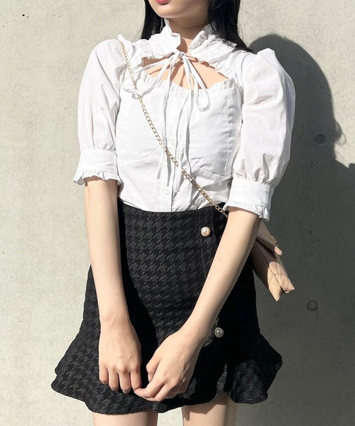 TITTY&CO.（ティティーアンドコー）の「【TITTY&CO.】デコルテフリルリボンタイ5分袖シャツ（シャツ/ブラウス・レディース・ホワイト/ブラック・FREE）」の5枚目の写真