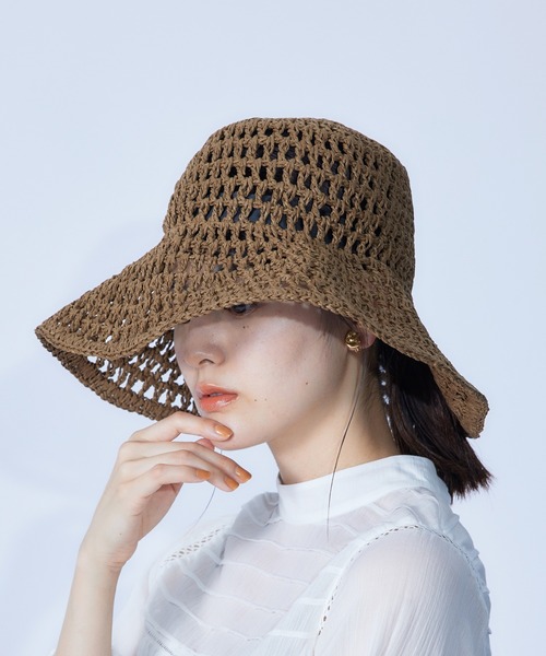 ROPE'(ロペ)の「透かし編みペーパーハット(ハット・レディース・ダークブラウン/ベージュ・FREE)」の1枚目の写真