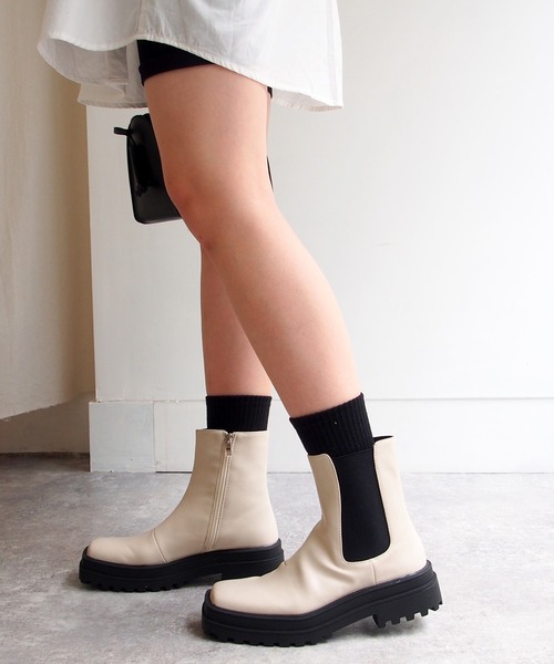 byあしながおじさん（バイアシナガオジサン）の「厚底サイドゴアブーツ　8710378（ブーツ・レディース・ブラック/グレー/アイボリー/ダークブラウン/ブラック系その他・LL/S/M/L）」の2枚目の写真