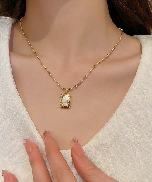 LAC-VERT（ラック・ヴェール）の「スクエアシェルネックレス（ネックレス・レディース・ゴールド・FREE）」の7枚目の写真