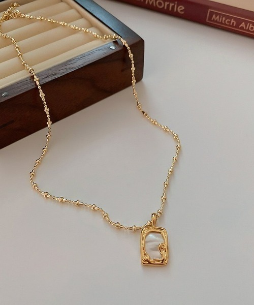 LAC-VERT（ラック・ヴェール）の「スクエアシェルネックレス（ネックレス・レディース・ゴールド・FREE）」の5枚目の写真